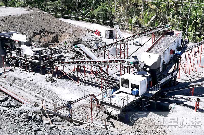 双机合作——移动破碎机现场 双机合作——移动破碎机现场