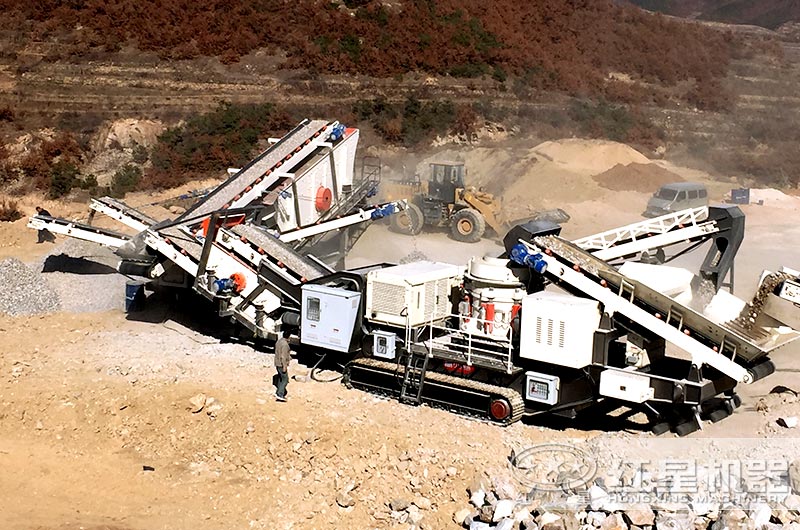 履带式圆锥破碎机和履带式筛分机联合作业现场 履带式圆锥破碎机和履带式筛分机联合作业现场