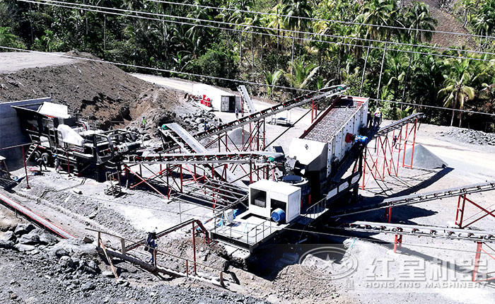 流动破碎机双机联合作业,集输送、筛分、破碎于一体 流动破碎机双机联合作业,集输送、筛分、破碎于一体