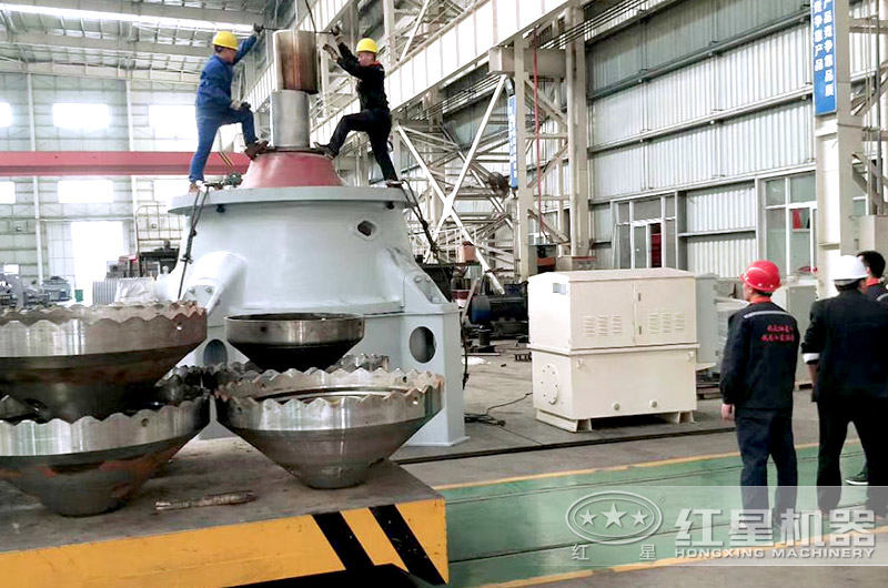 复合型圆锥破碎机工人作业车间 复合型圆锥破碎机工人作业车间