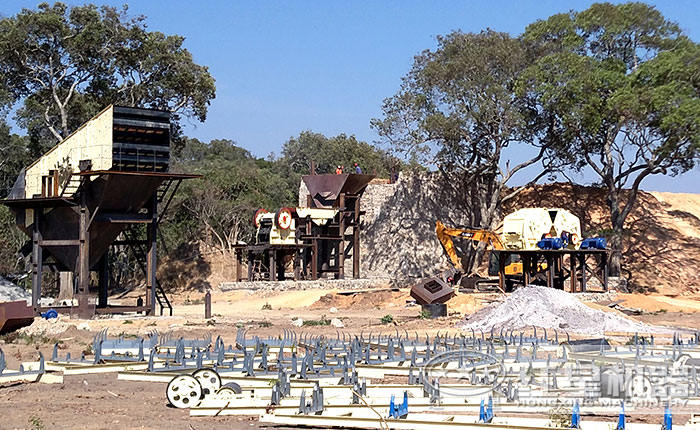 河卵石反击式破碎机破碎机安装现场 河卵石反击式破碎机破碎机安装现场