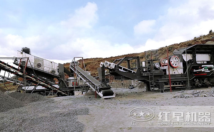 轮胎移动石子机破碎现场——双机组合,更加效能高 轮胎移动石子机破碎现场——双机组合,更加效能高