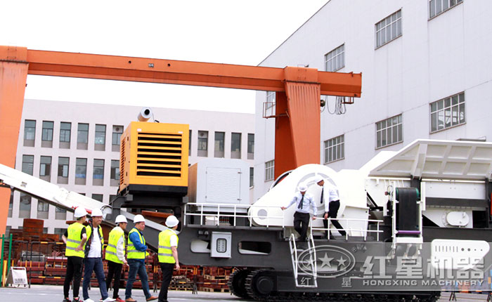 移动石子机厂区——客户参观来厂考察参观 移动石子机厂区——客户参观来厂考察参观