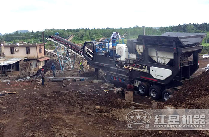 移动石子机破碎现场 移动石子机破碎现场