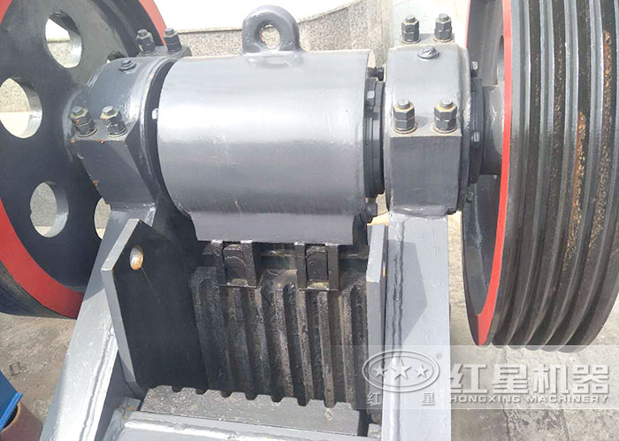 鄂式碎石机进料口细节展示 鄂式碎石机进料口细节展示