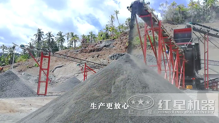 石英石制砂现场 石英石制砂现场