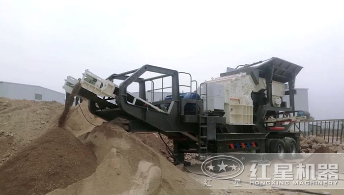 细碎机搭载移动破碎机施工现场 细碎机搭载移动破碎机施工现场