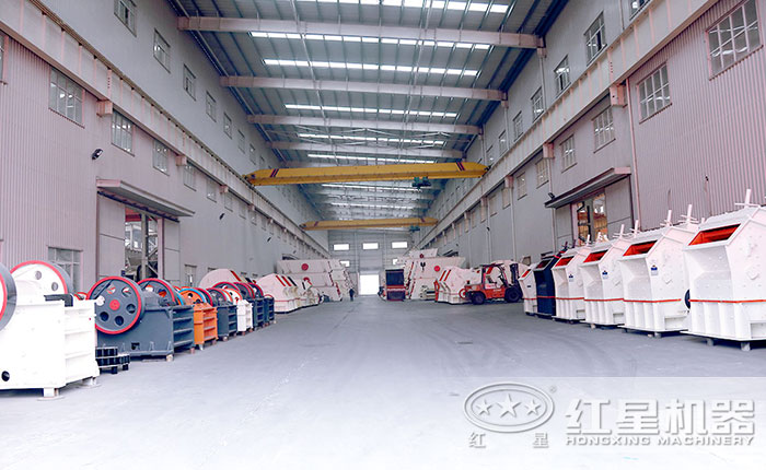 易彩堂机器厂区一角整齐待发的机器 易彩堂机器厂区一角整齐待发的机器