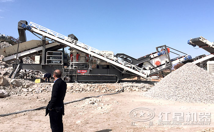 履带式移动泥石分离机现场作业 履带式移动泥石分离机现场作业
